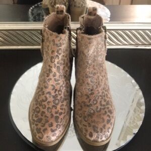 Very G Tan Leopard Ankle Booties NWOT